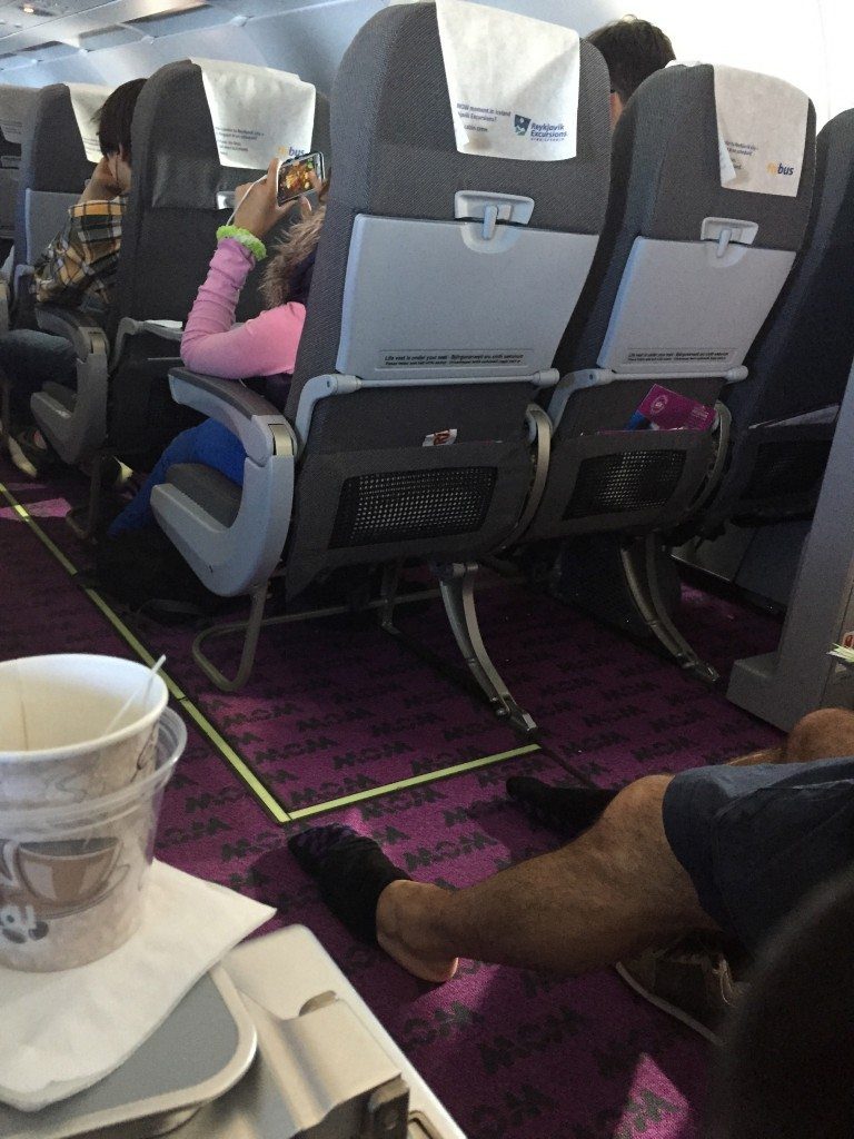 10 Pros and Cons of Taking Cheap Flights