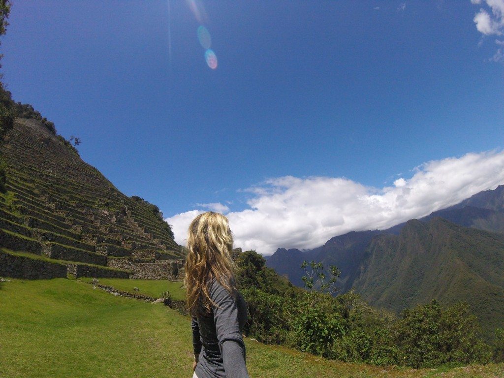 Intipata is on the left, the mountain of Machu Picchu is on the right. I'm in the middle :)