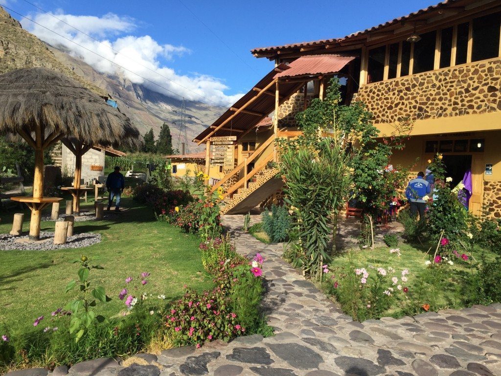 Oh hello adorable little breakfast spot in the mountains!