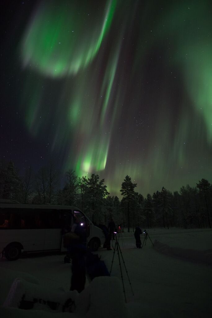 You can see the people with their DSLR cameras on the tripods getting this shot