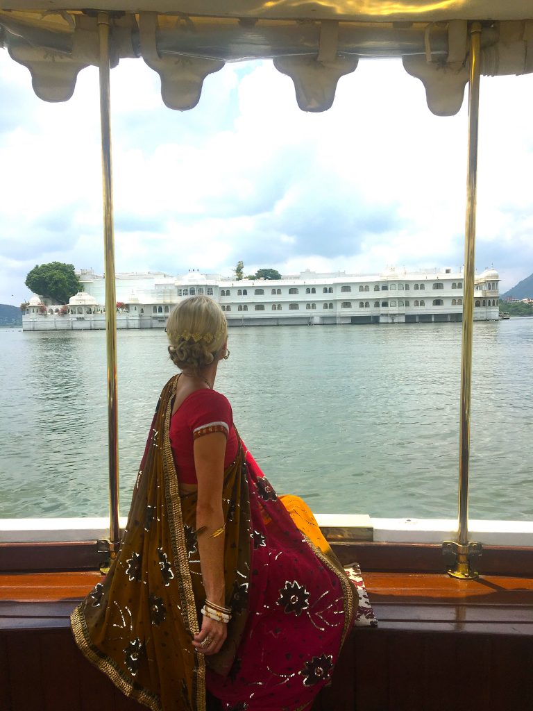 Boat arrival Taj Lake Palace mylifesamovie.com