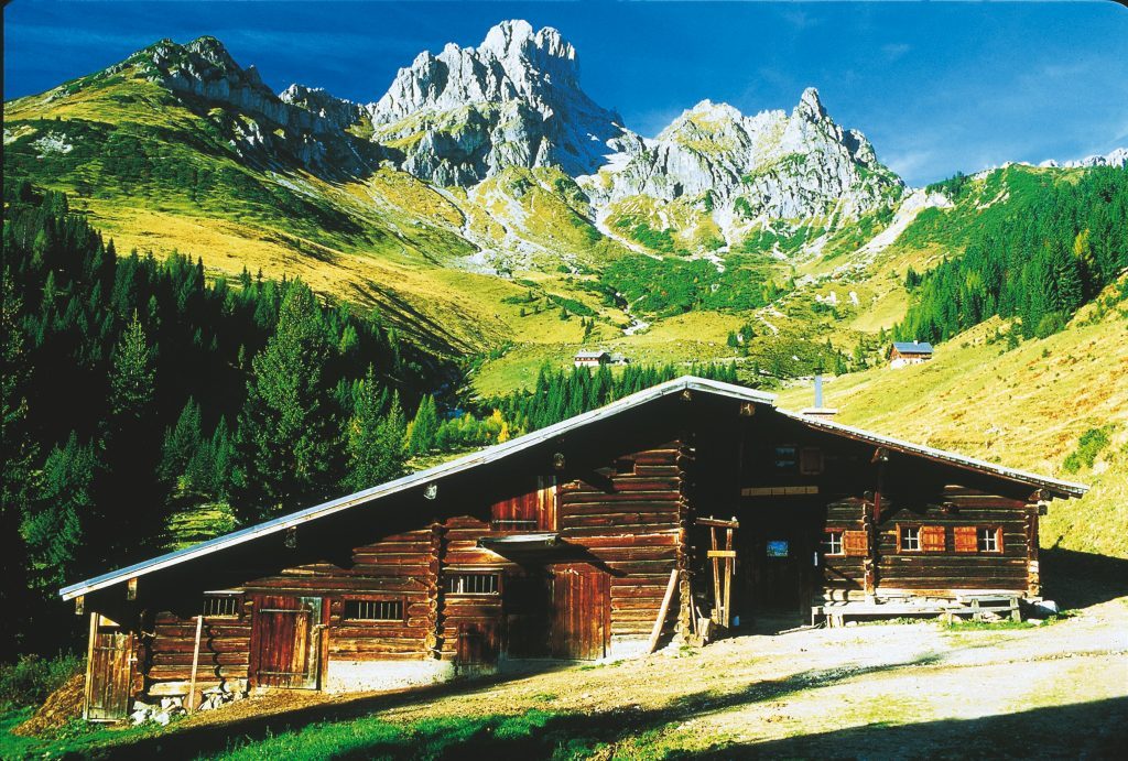 00000018126-bischofsmuetze-bei-filzmoos-almhuette-salzburger-land-oesterreich-werbung-mallaun