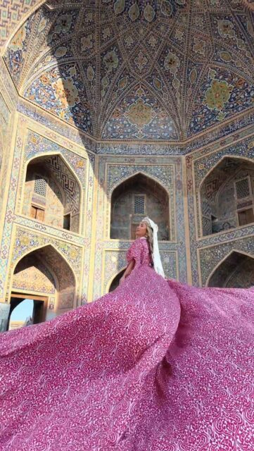 Sneaky fabulous way to see Registan Square in Samarkand before it opens: book this photoshoot!

((Comment Samarkand to get sent my full Uzbekistan travel guide plus the contact info for this photoshoot!))

Various colors, jewelry, and masculine costumes available as well! Cost is around $47 for the outfit, photos, and a video!

Highlight is definitely "flying" around Registan Square, and you really have to run to get those videos!! 😂

Would you do this or nah?

-------

#uzbekistan #samarkand #flyingdress #mylifesatravelmovie