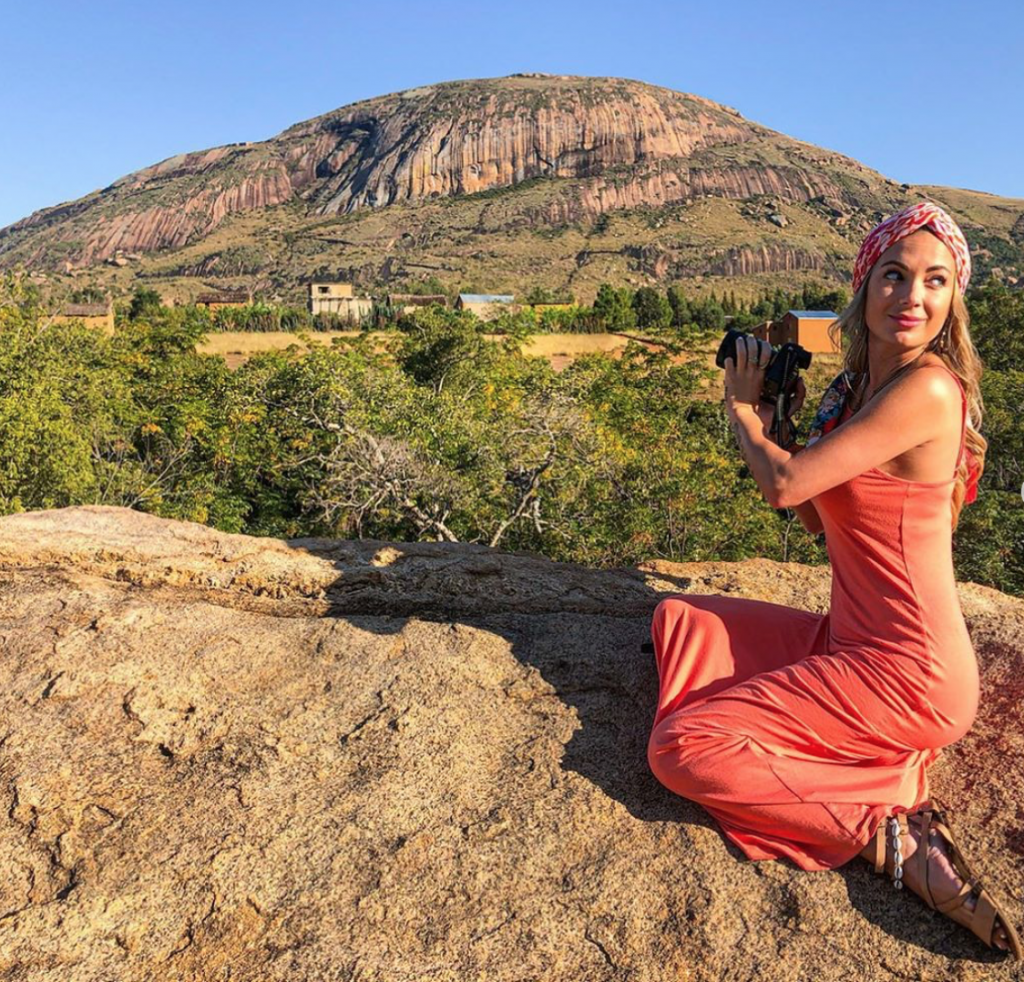 How Strangers Can Take Epic Travel Photos Of You - check your settings