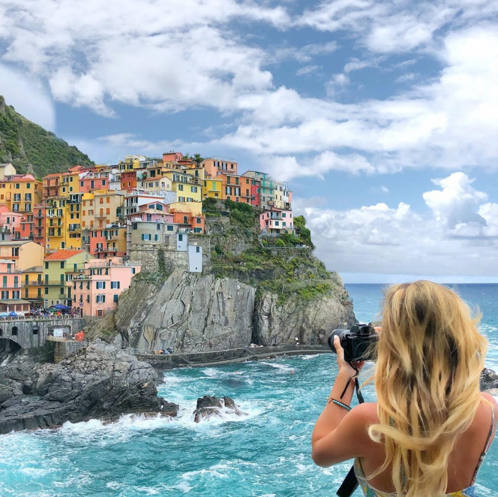 How Strangers Can Take Epic Travel Photos Of You - frame your shot
