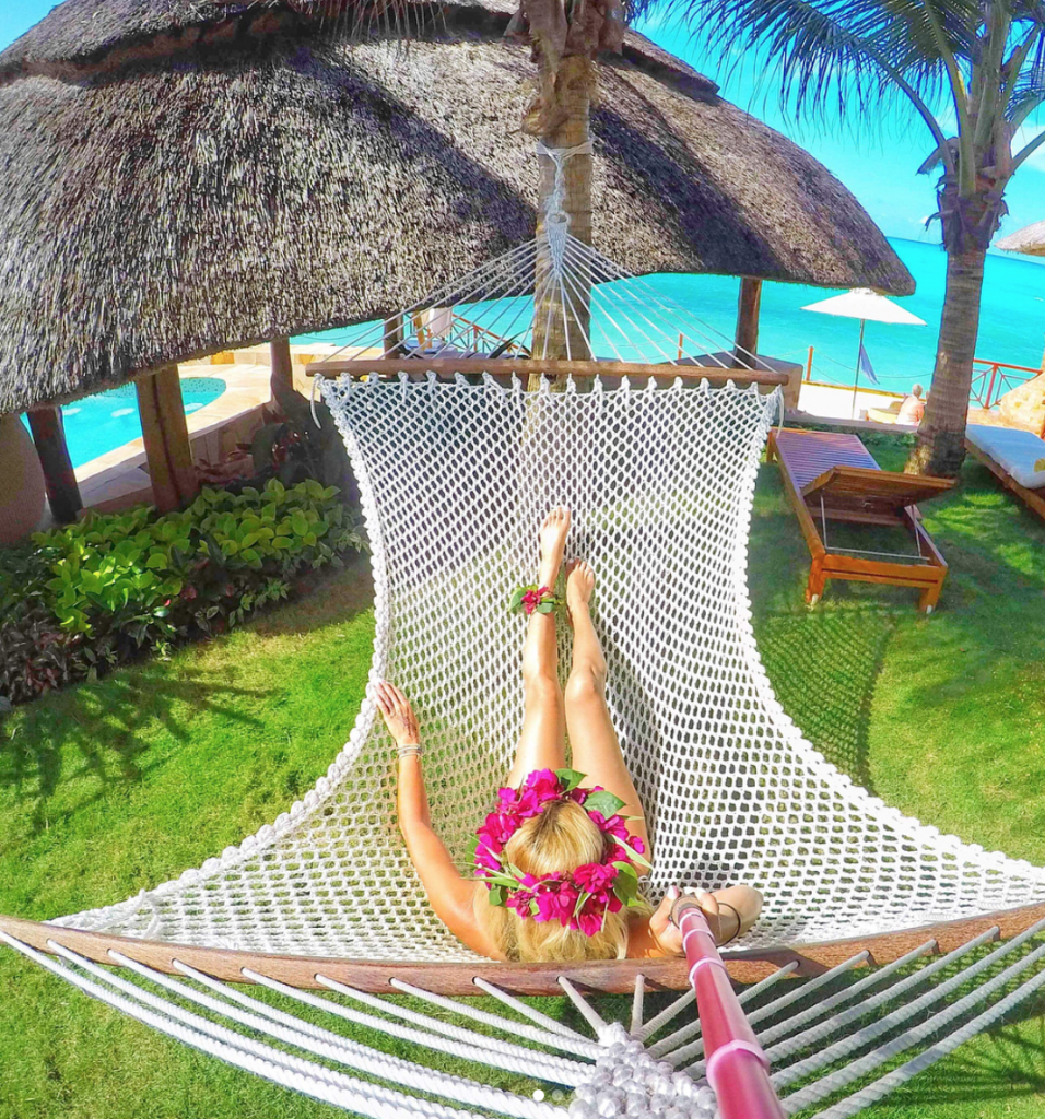 How to have free accomodation while traveling - have a travel blog!