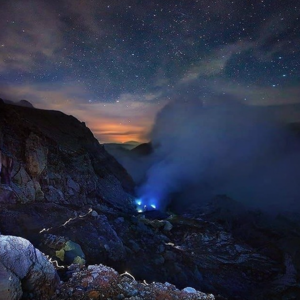 13 Stunning Natural Phenomenons That You Don’t Know About - Kawah Ijen volcano