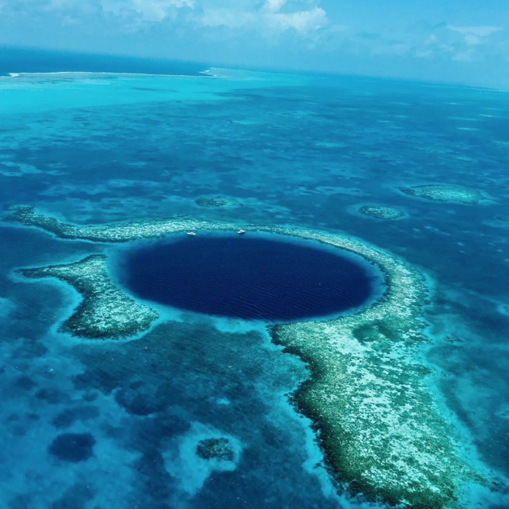 13 Stunning Natural Phenomenons That You Don’t Know About - great blue hole