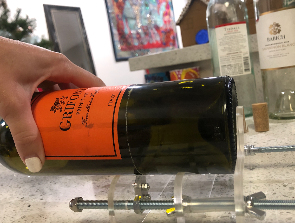 How to cut wine bottles
