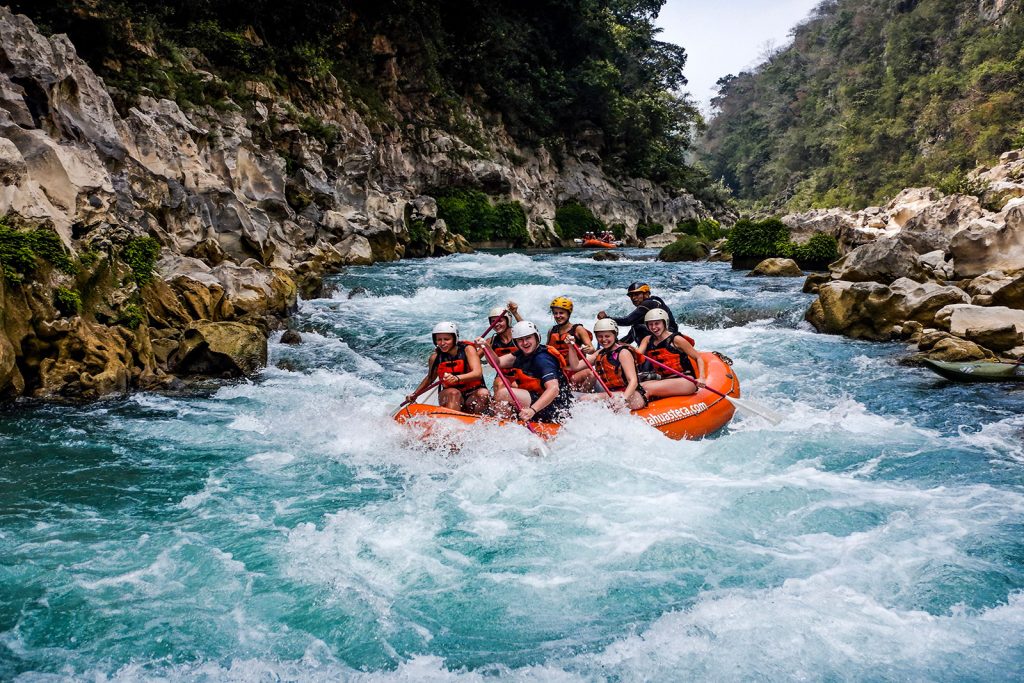 tamapaon river rafting in huasteca