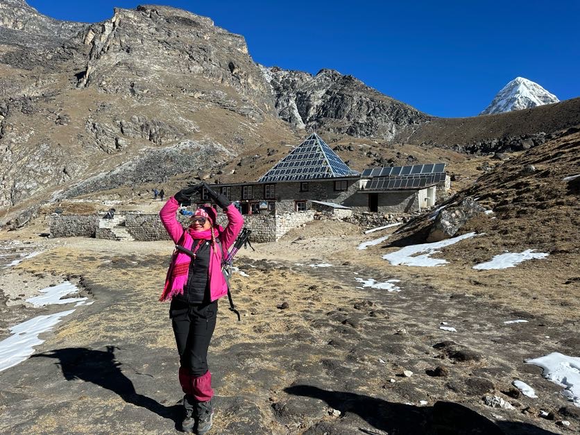 pyramid teahouse on everest basecamp trek