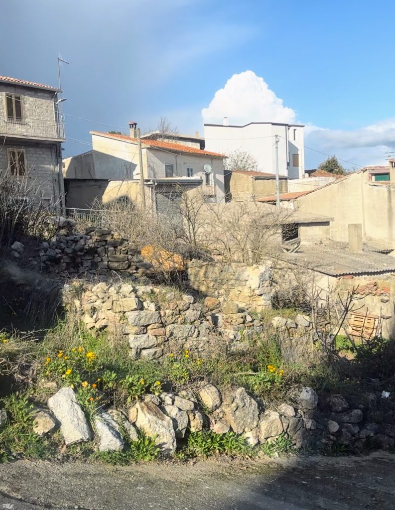 1 Euro Homes town in Italy by Alyssa Ramos myliesatravelmovie mylifesamovie.com