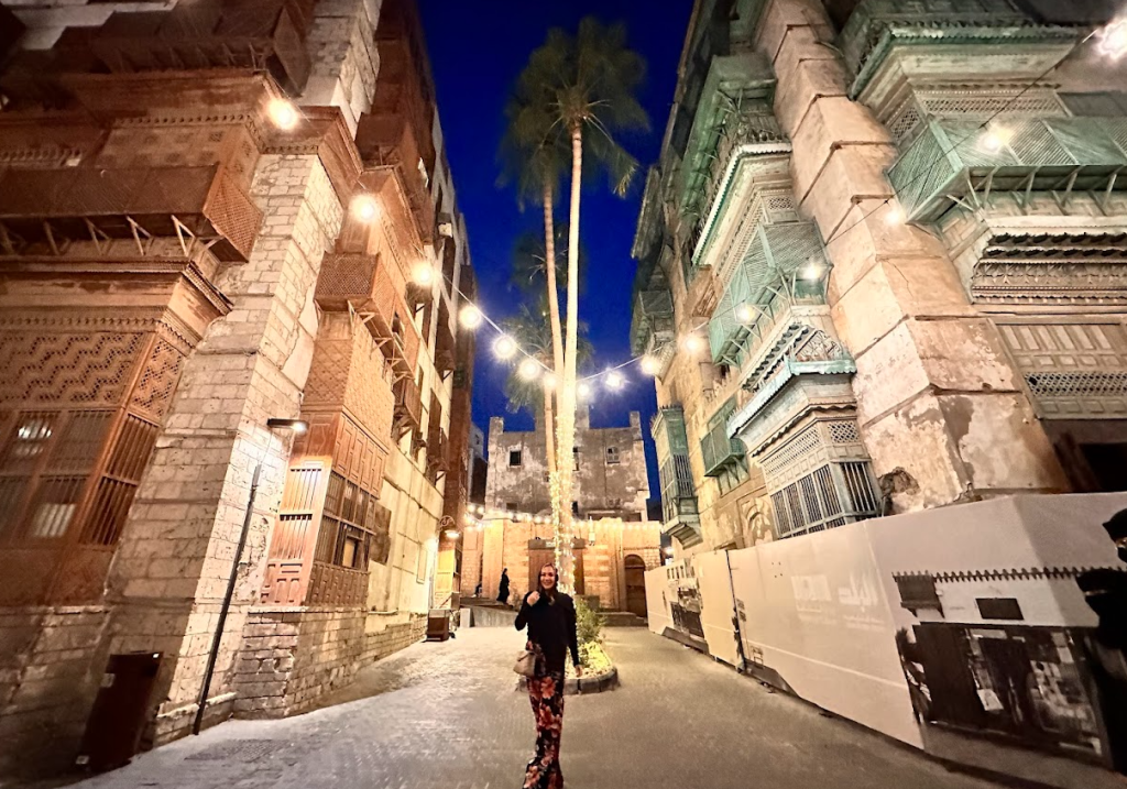 solo female traveler in Saudi Arabia in Al Balad Jeddah by Alyssa Ramos mylifesamovie.com