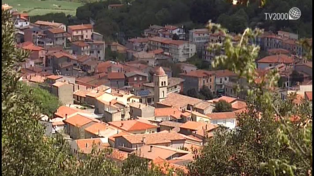 An aerial view of Ollolai, which was nestled in the mountains, 1.5 hours from the main cities. Image via TV2000