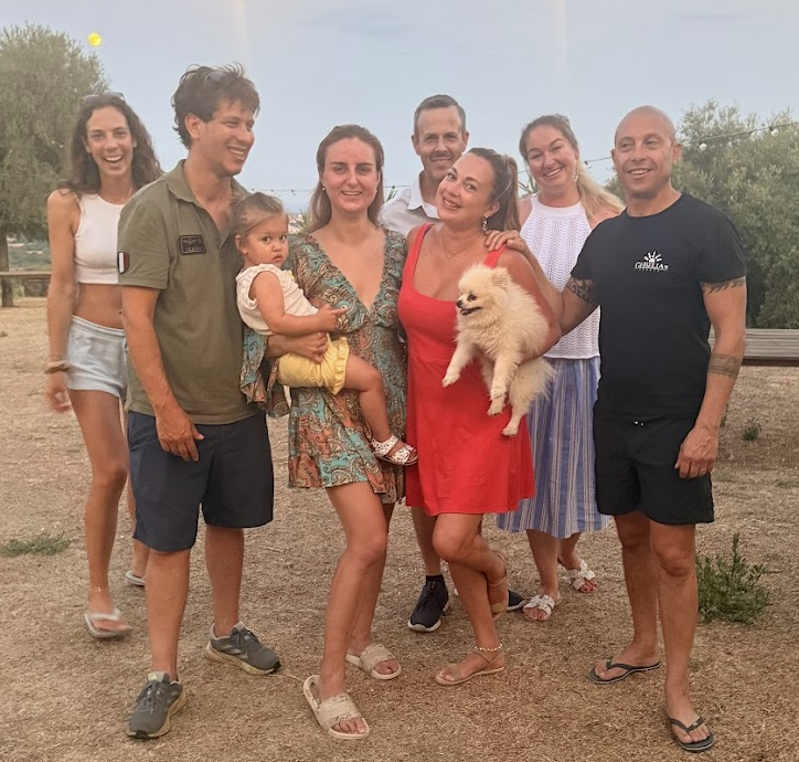how to make friends in Italy - I met most of mine through international whatsapp group chats!