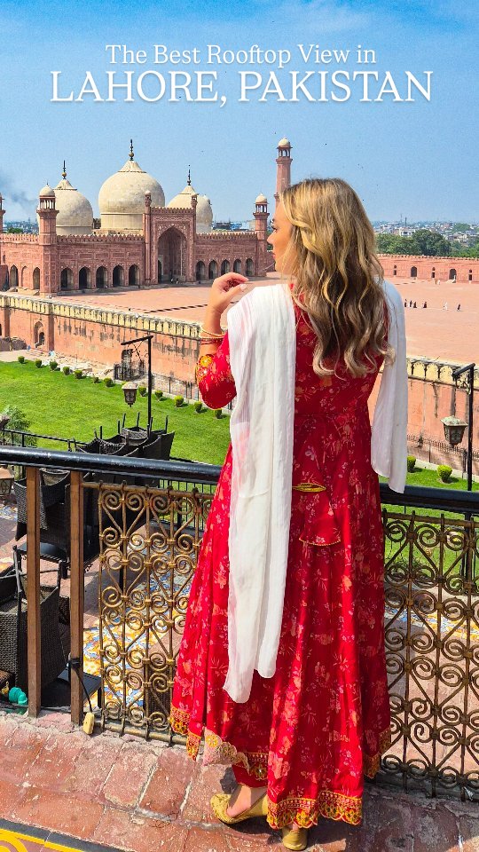 Just confirming that Haveli restaurant has the best rooftop view in Lahore! Make a reservation because it's always busy and ask to sit closest to the mosque!

The entire building of Haveli is beautiful and fascinating! A former mansion that's ornately decorated, and located in an area that was formerly infamous for..brothels!

Now, largely thanks to tourism demand, this area of Lahore is a lot cleaner and safer than it used to be, and it offers some of the most spectacular sites to see, both from above and below!

What would you rate this view from 1 to 10??